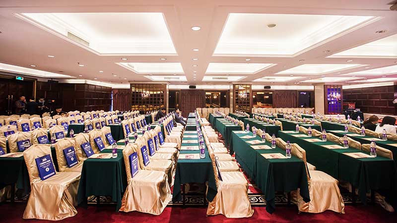 上?；顒硬邉潏?zhí)行公司